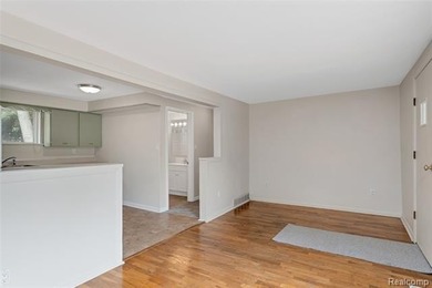 Lake Orion living at its best! This beautifully maintained brick - photo 6