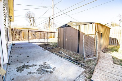 TWO LOTS! 1 lot has the home, the other adjoining lot is vacant - photo 20