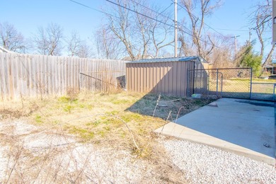 TWO LOTS! 1 lot has the home, the other adjoining lot is vacant - photo 34