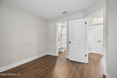 This beautifully renovated 2-bedroom, 2-bath ground-floor condo - photo 4