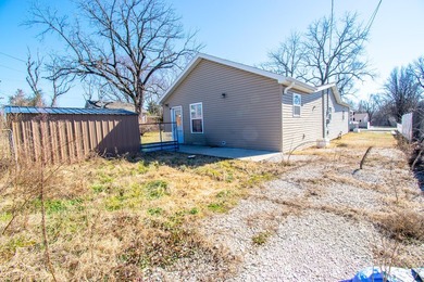 TWO LOTS! 1 lot has the home, the other adjoining lot is vacant - photo 35