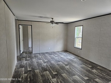 Newer manufactured home on a private road in very close - photo 3