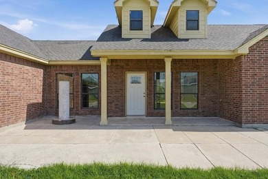 Discover this beautiful Fulton, Texas home with 3 spacious - photo 2
