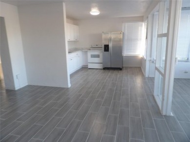 waterfront on the wide open canal, located in Madeira Beach - photo 4