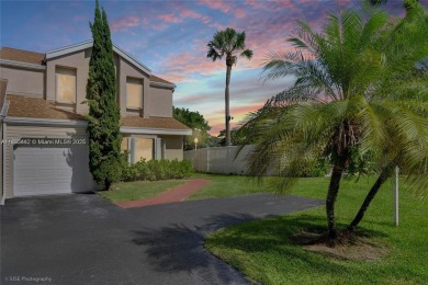Lake Townhome/Townhouse Sale Pending in Davie, Florida