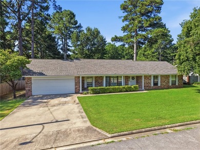 Welcome to 2503 W. 2nd Place in Russellville! Tucked away on the - photo 2