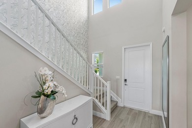 HURRY, THIS ONE WONT LAST !!! LUXURY LIVING ON A SPECTACULAR - photo 3