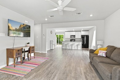Move-in ready in Turtle Creek. New carpet, fresh paint, and all - photo 7