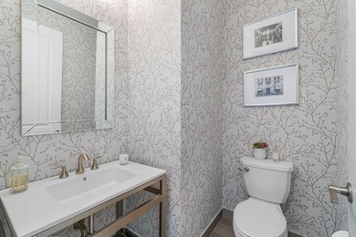 HURRY, THIS ONE WONT LAST !!! LUXURY LIVING ON A SPECTACULAR - photo 7
