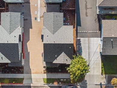 Newly constructed residence offers a thoughtfully designed - photo 38