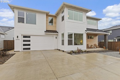 (private lake, pond, coastal) Home For Sale in Wilsonville Oregon