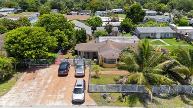 Located on an expansive lot, almost 14,000 sq ft, 4373 Venus Ave - photo 1