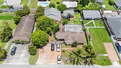 Located on an expansive lot, almost 14,000 sq ft, 4373 Venus Ave - photo 2