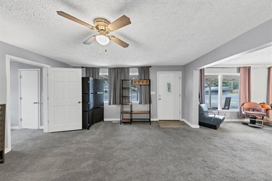 Located in the heart of downtown Acworth, this unique and - photo 4