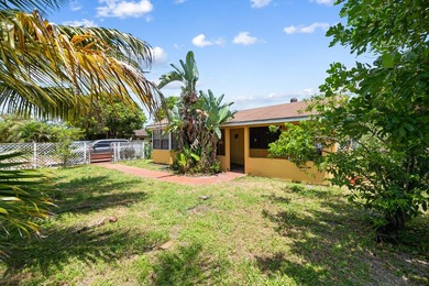 Located on an expansive lot, almost 14,000 sq ft, 4373 Venus Ave - photo 5
