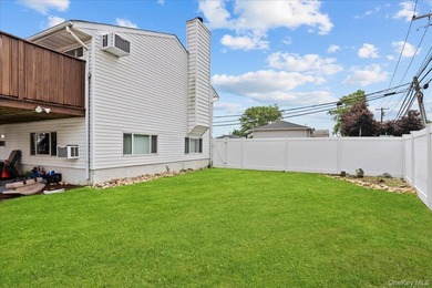 Waterfront Living in the Heart of Bellmore! Welcome to this - photo 24