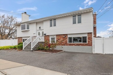 Waterfront Living in the Heart of Bellmore! Welcome to this - photo 28