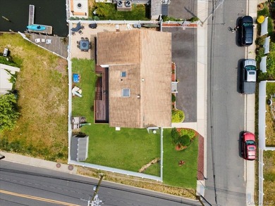 Waterfront Living in the Heart of Bellmore! Welcome to this - photo 29