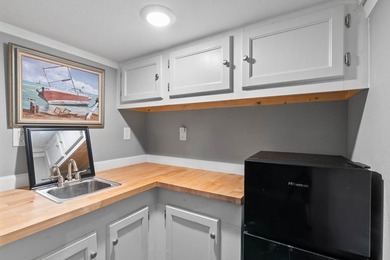 Here is an opportunity to own an absolutely amazing property - photo 4