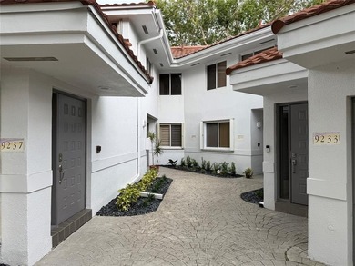 (private lake, pond, coastal) Condo For Sale in Plantation Florida