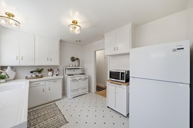 Welcome to 1727 Madison Avenue, a beautifully refreshed - photo 9