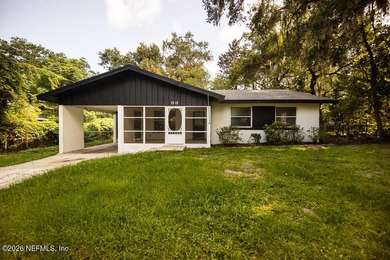 Cute house sits up high from street. Large screened porch, 1 car - photo 3