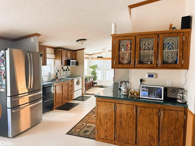 Experience Panoramic lake front views with second tier pricing - photo 11