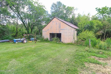 Escape to your own private retreat. This 3 bedroom 2 bathroom - photo 12