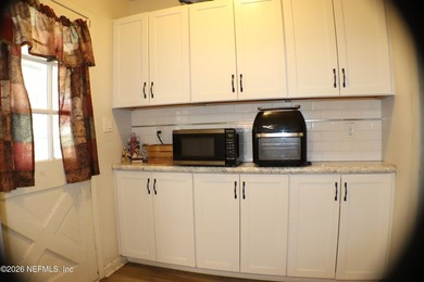 Charming 4-bedroom Home in San Mateo. Step inside to find an - photo 14