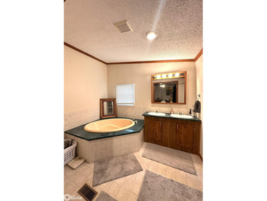 Experience Panoramic lake front views with second tier pricing - photo 20