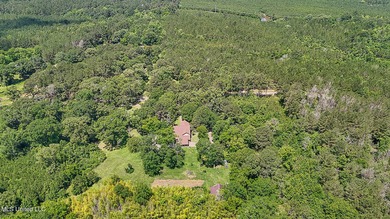 Escape to your own private retreat. This 3 bedroom 2 bathroom - photo 33