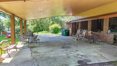 Escape to your own private retreat. This 3 bedroom 2 bathroom - photo 34
