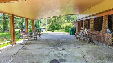 Escape to your own private retreat. This 3 bedroom 2 bathroom - photo 35