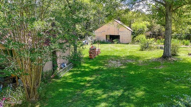 Escape to your own private retreat. This 3 bedroom 2 bathroom - photo 37