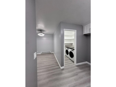 Comfortable and Beautifully Completely remodeled with fresh - photo 9