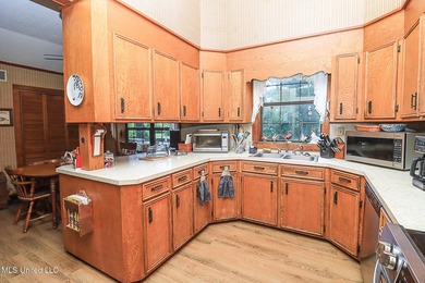 Escape to your own private retreat. This 3 bedroom 2 bathroom - photo 42
