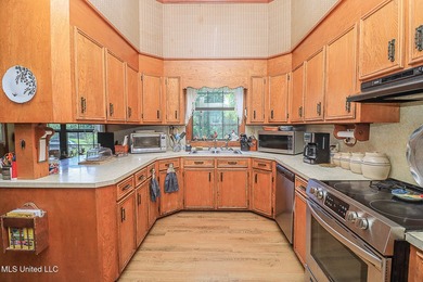 Escape to your own private retreat. This 3 bedroom 2 bathroom - photo 44