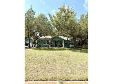 Beautiful 4 Bedroom, 2 bath home with exceptional outdoor living - photo 6