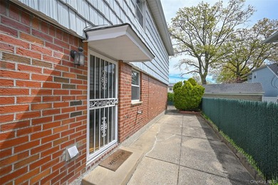 Legal semi-detached 2-family home in desirable Whitestone - photo 13
