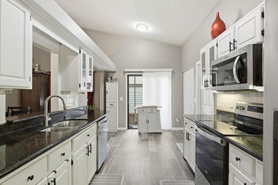 Welcome to this beautiful Palm Harbor pool home, offering over 1 - photo 17