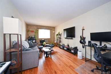 Legal semi-detached 2-family home in desirable Whitestone - photo 17
