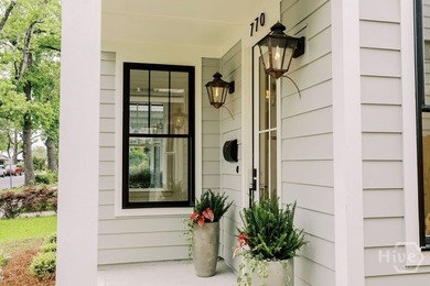 Beautifully positioned on the tree lined streets of Park Ave - photo 4