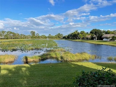 LOCATION, LOCATION and PRICED TO SELL! Expansive lot ideally - photo 1