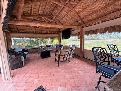 LOCATION, LOCATION and PRICED TO SELL! Expansive lot ideally - photo 7