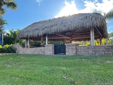 LOCATION, LOCATION and PRICED TO SELL! Expansive lot ideally - photo 10