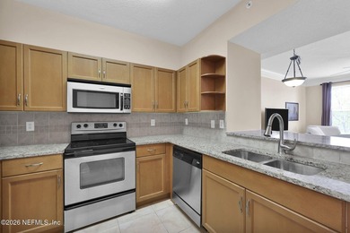Discover urban living at its finest in this top-floor - photo 6