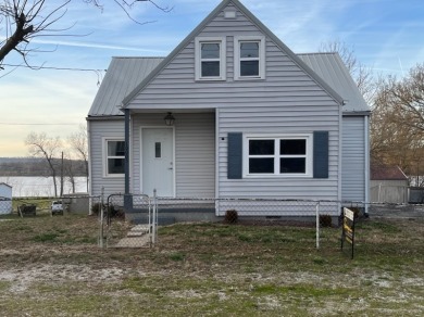 Beautiful home with Great view of the Ohio River - Lake Home For Sale in Stephensport, Kentucky