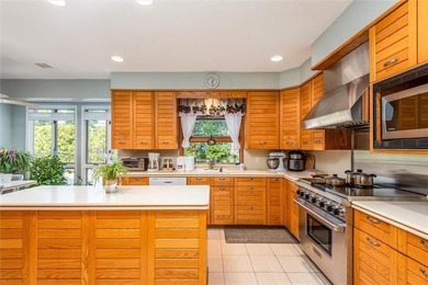 Richmondtown Luxury All-Brick Colonial Located in the - photo 19