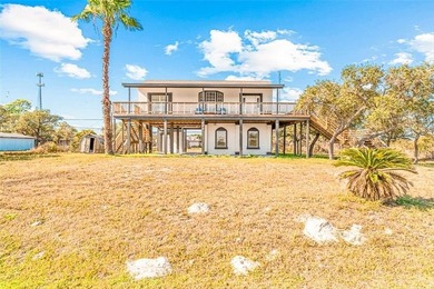 Coastal charm with flexible living space in the desirable - photo 2