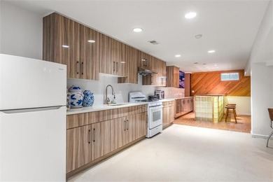 Richmondtown Luxury All-Brick Colonial Located in the - photo 40